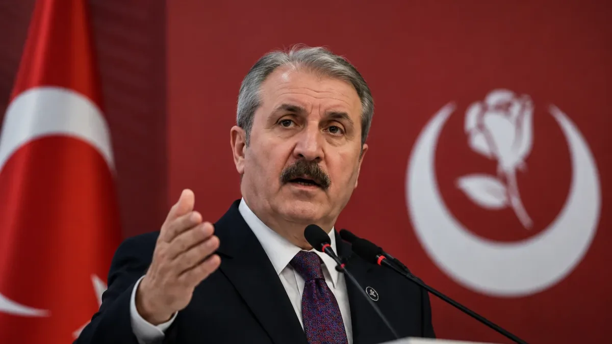 BBP Lideri Destici’den Dikkat Çeken Çıkış: Emekliye 10 Bin TL İkramiye Çağrısı