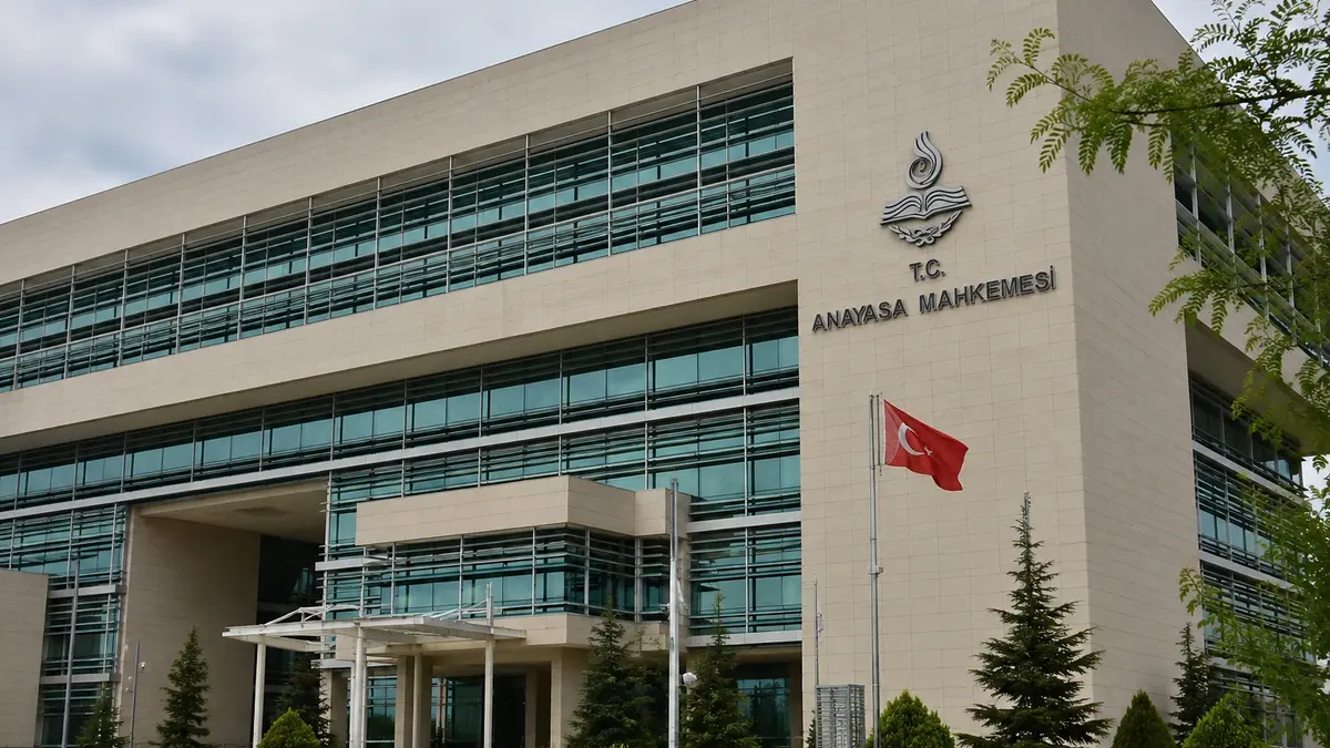 AYM'den Süresiz Nafaka Kararı: "Süresiz Olarak" İbaresi İptal Edildi