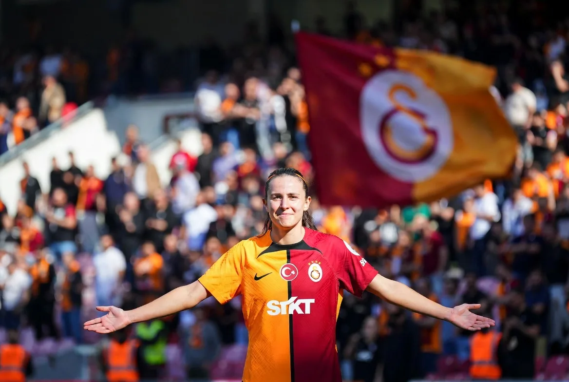 Galatasaray’da Şok Ayrılık! Sarı-Kırmızılılara Veda Etti